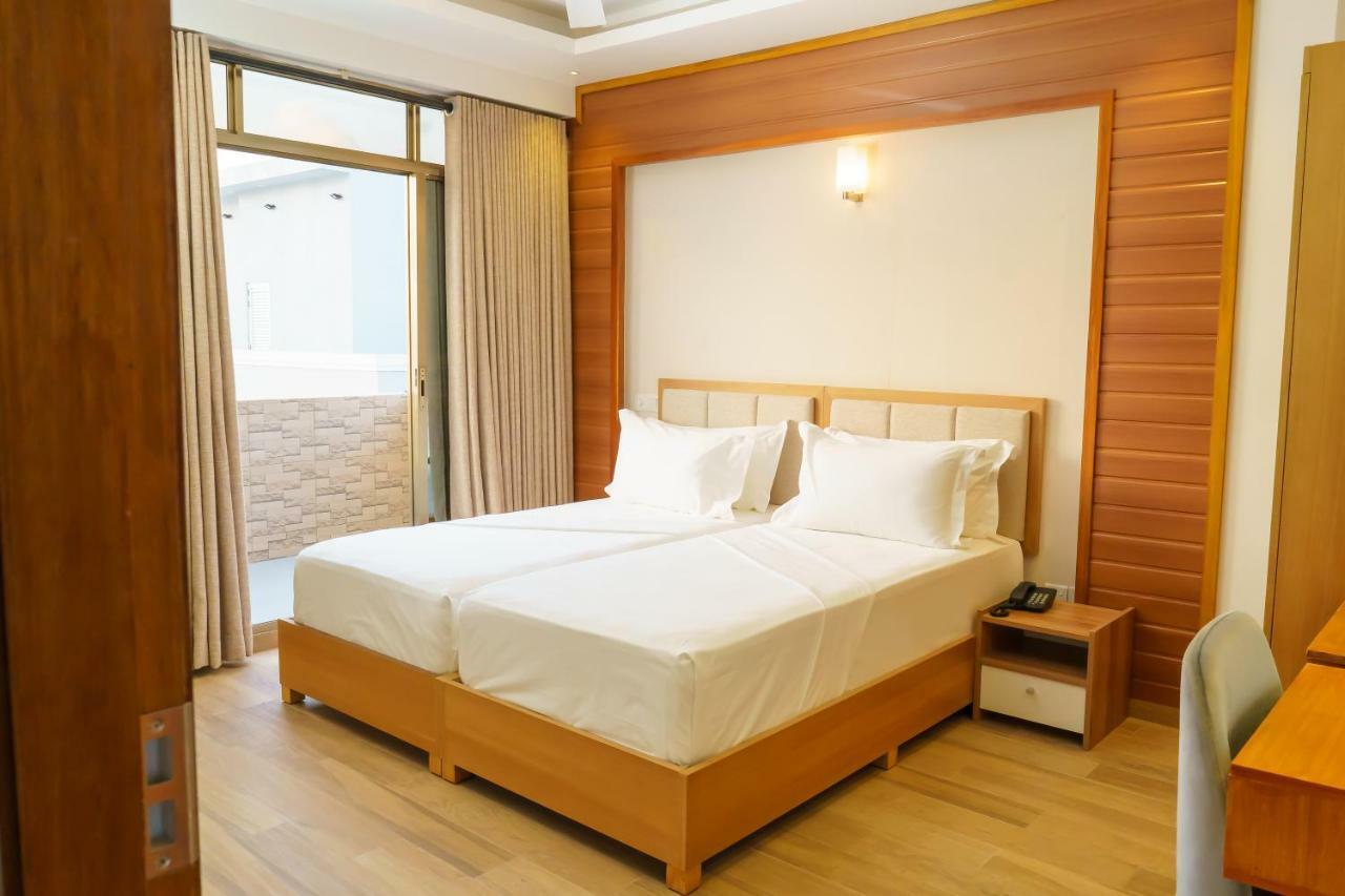 อาราม สเตย์ Hotel ฮุลฮูมาเล ภายนอก รูปภาพ